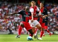 BENDTNER AR PUTEA PLECA DE LA ARSENAL - Nicklas Bendtner, atacantul danez �n v�rsta de - Campionate Externe