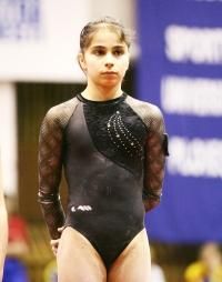 LACUSTEANU SE RECUPEREAZA BINE - Operata la genunchiul stang luna trecuta la - Gimnastica