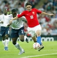 RICHARDS VREA LA ARSENAL - Fundaşul internaţional englez al - Campionate Externe